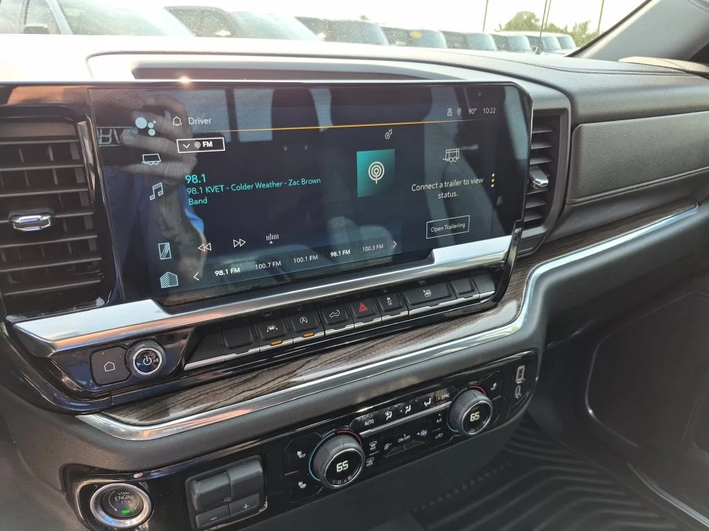 Used 2023 SUMMIT WHITE Chevrolet LT image 22