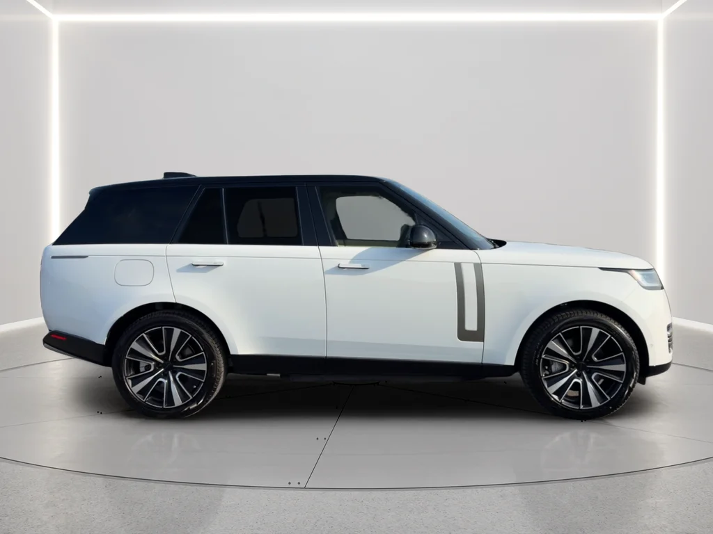 Used 2026 White Land Rover SE image 4