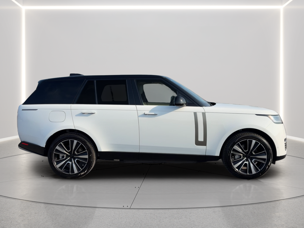 Used 2026 White Land Rover SE image 4
