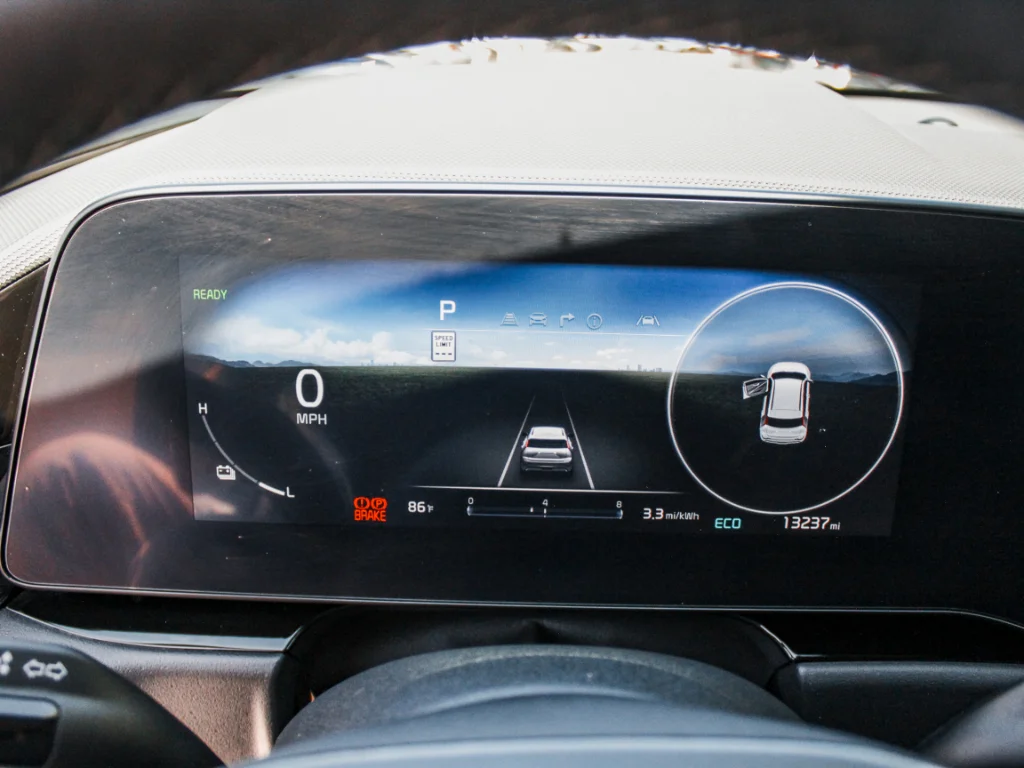 Used 2023 Snow White Pearl Kia Wave image 16