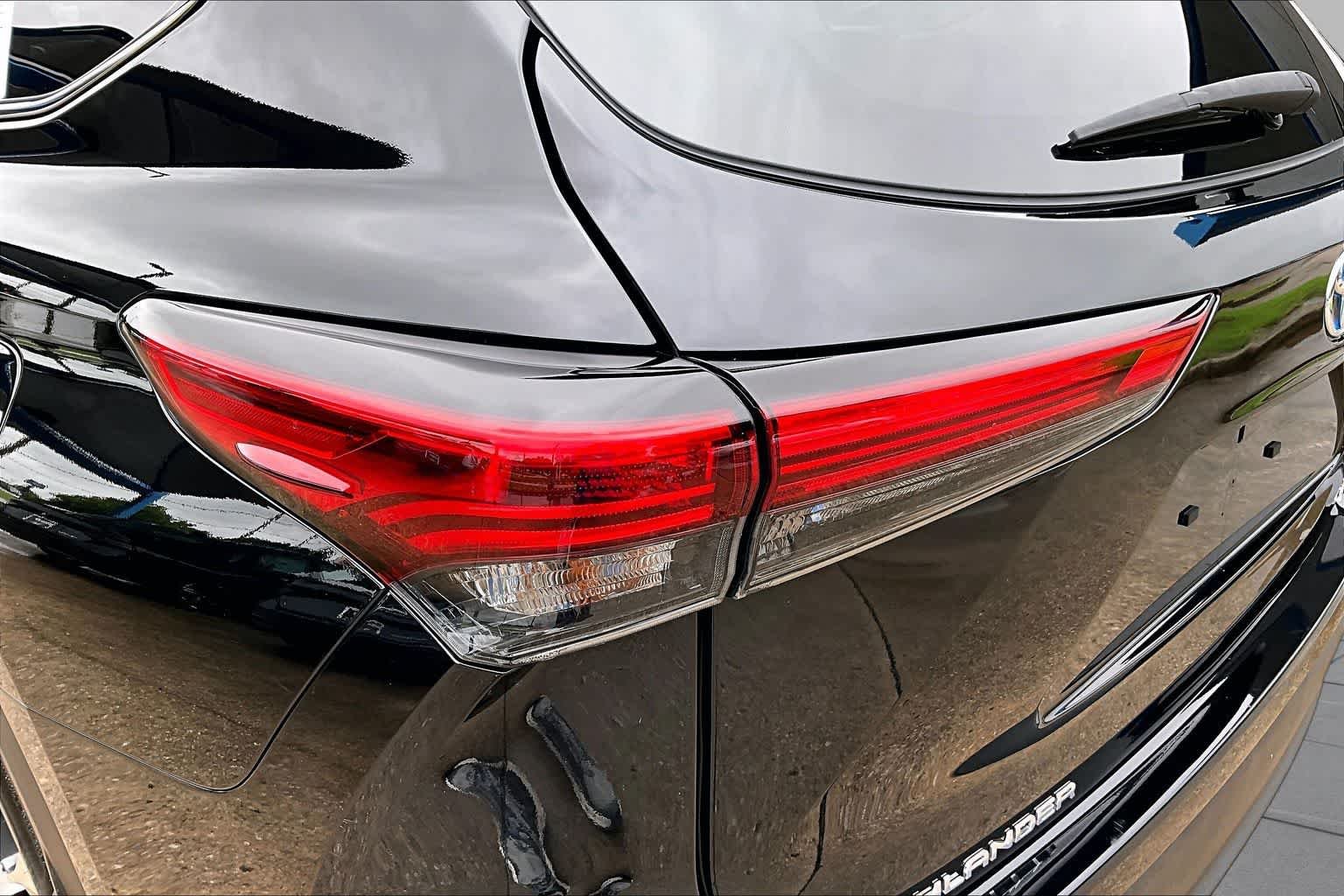 Used 2023 Midnight Black Metallic Toyota Hybrid XLE image 29