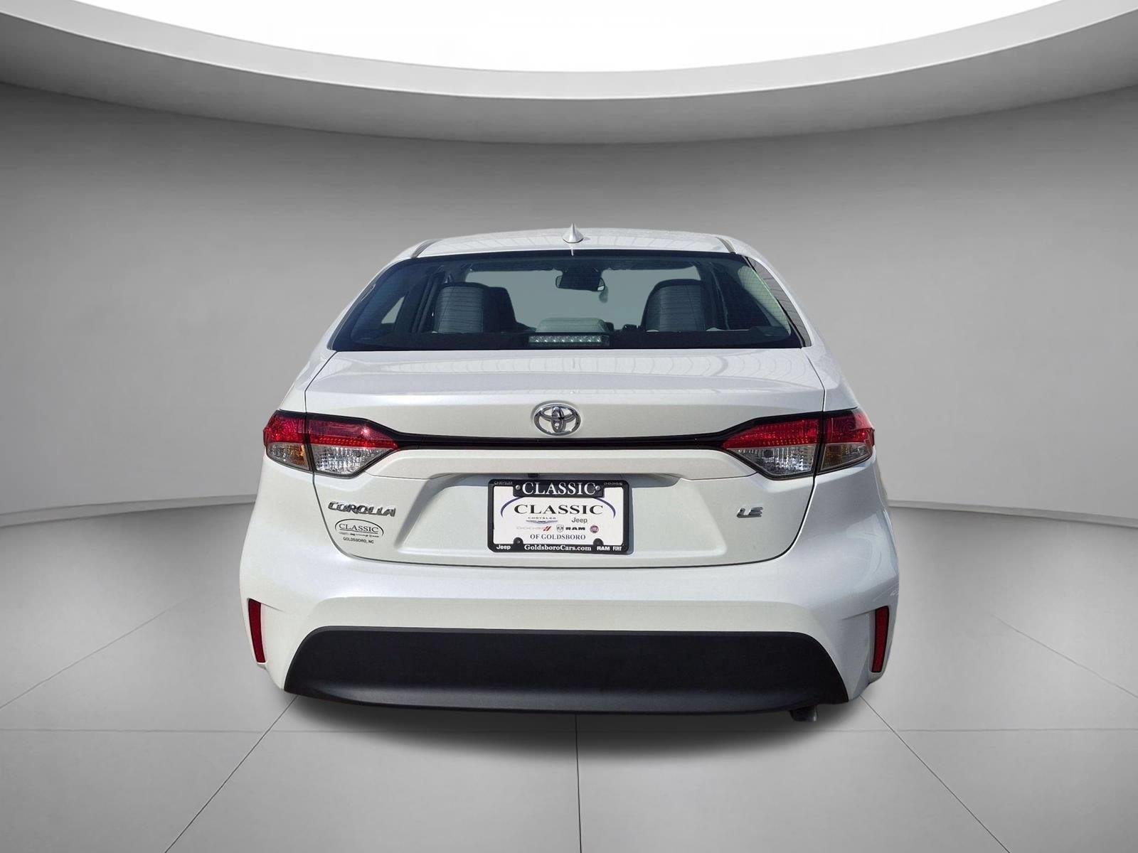 Used 2026 Wind Chill Pearl Toyota LE image 4