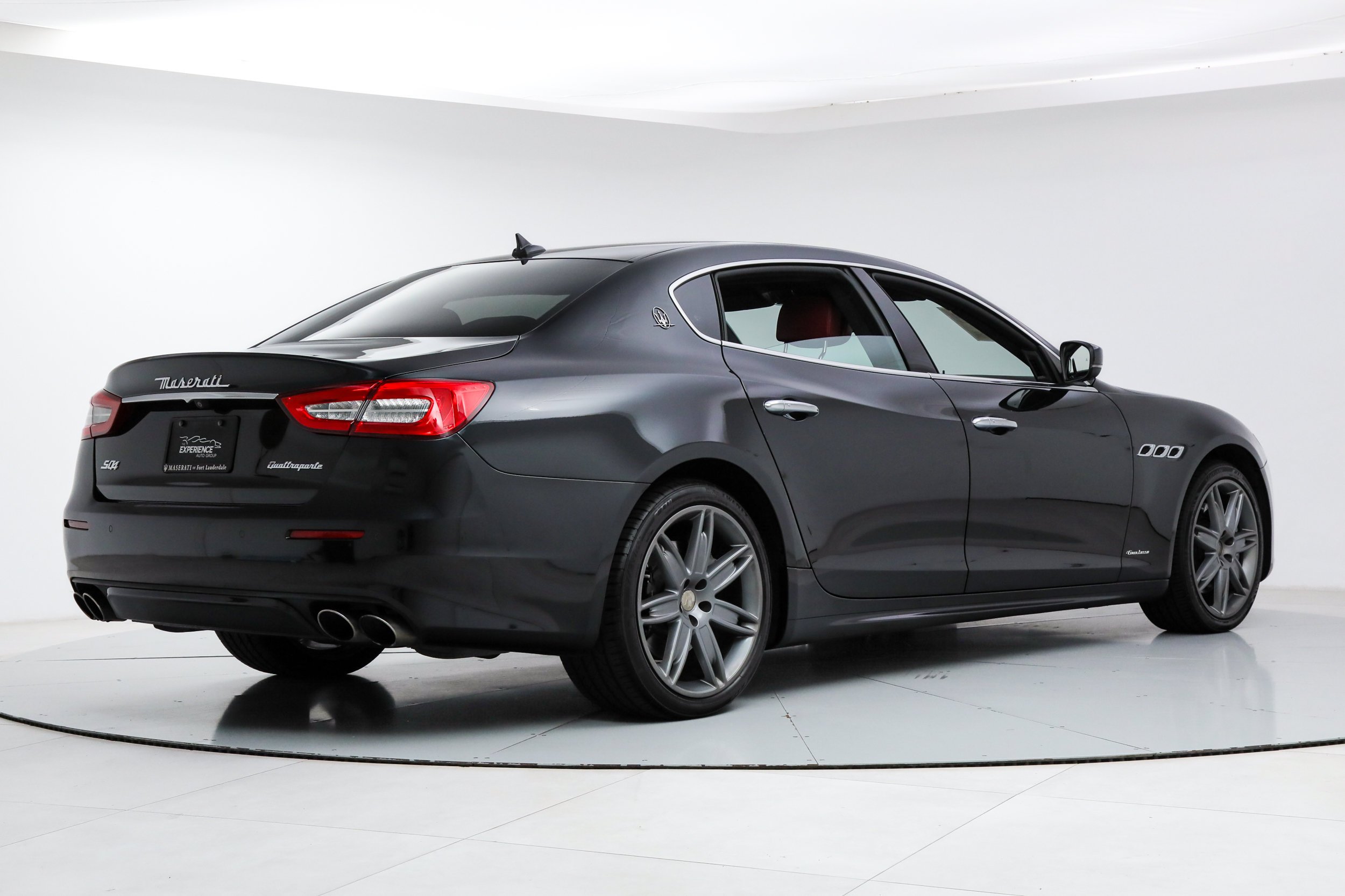 Used 2018 Black Maserati S Q4 GranLusso image 5