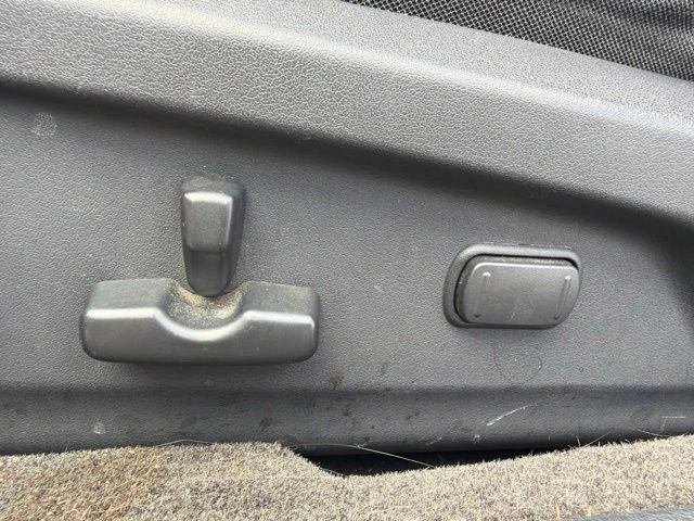 Used 2013 Silver Subaru 2.5i Premium image 27