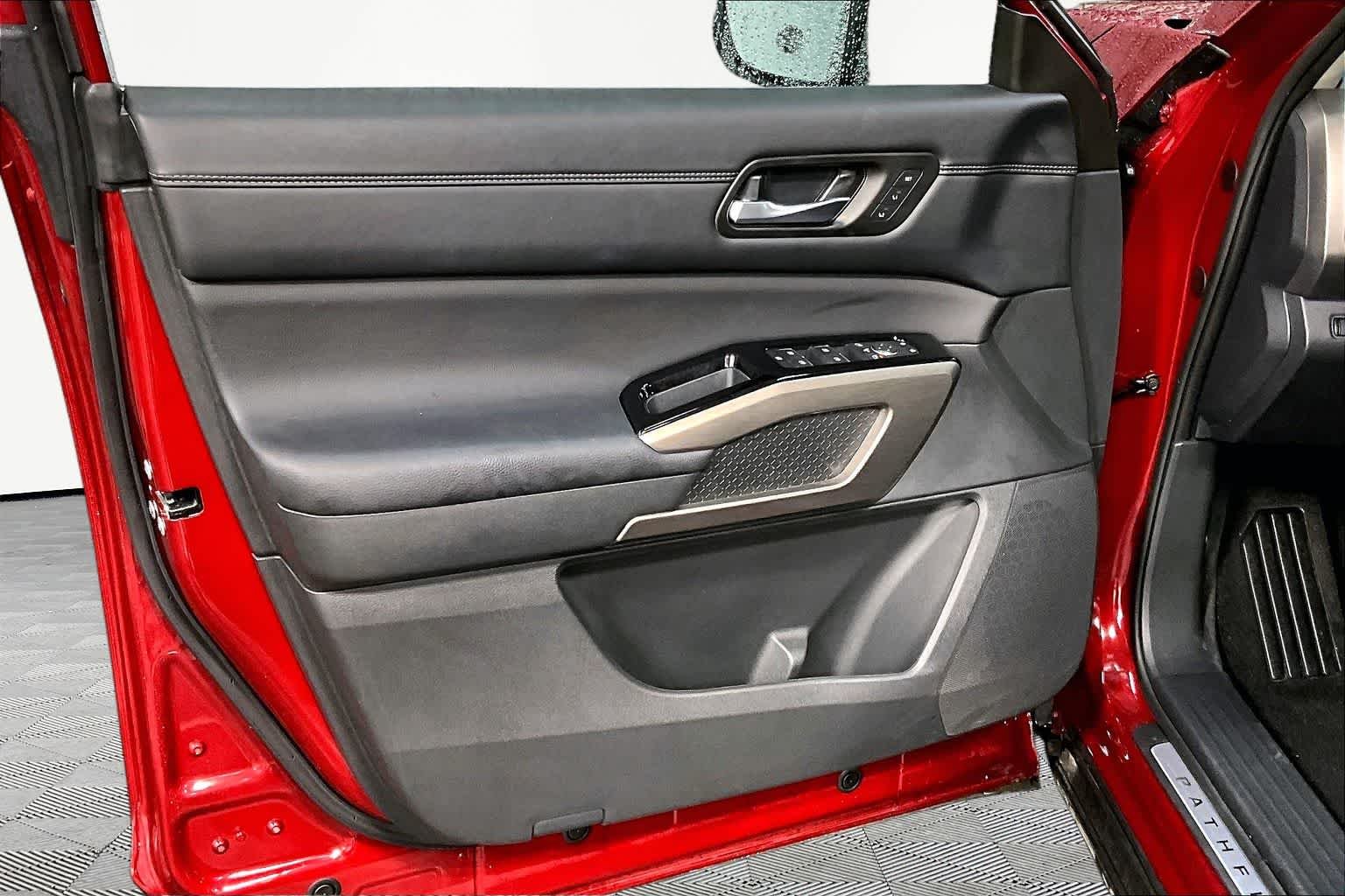 Used 2025 Scarlet Ember Tintcoat Nissan Platinum image 22