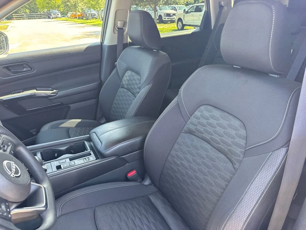Certified Used 2023 Glacier White Nissan S image 10