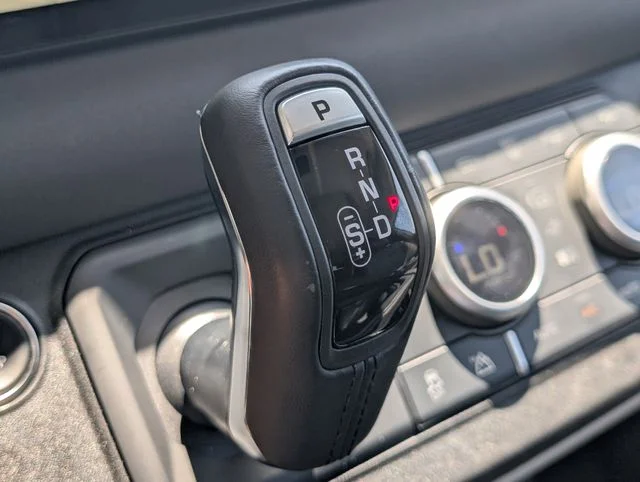 Used 2023  Land Rover S image 19