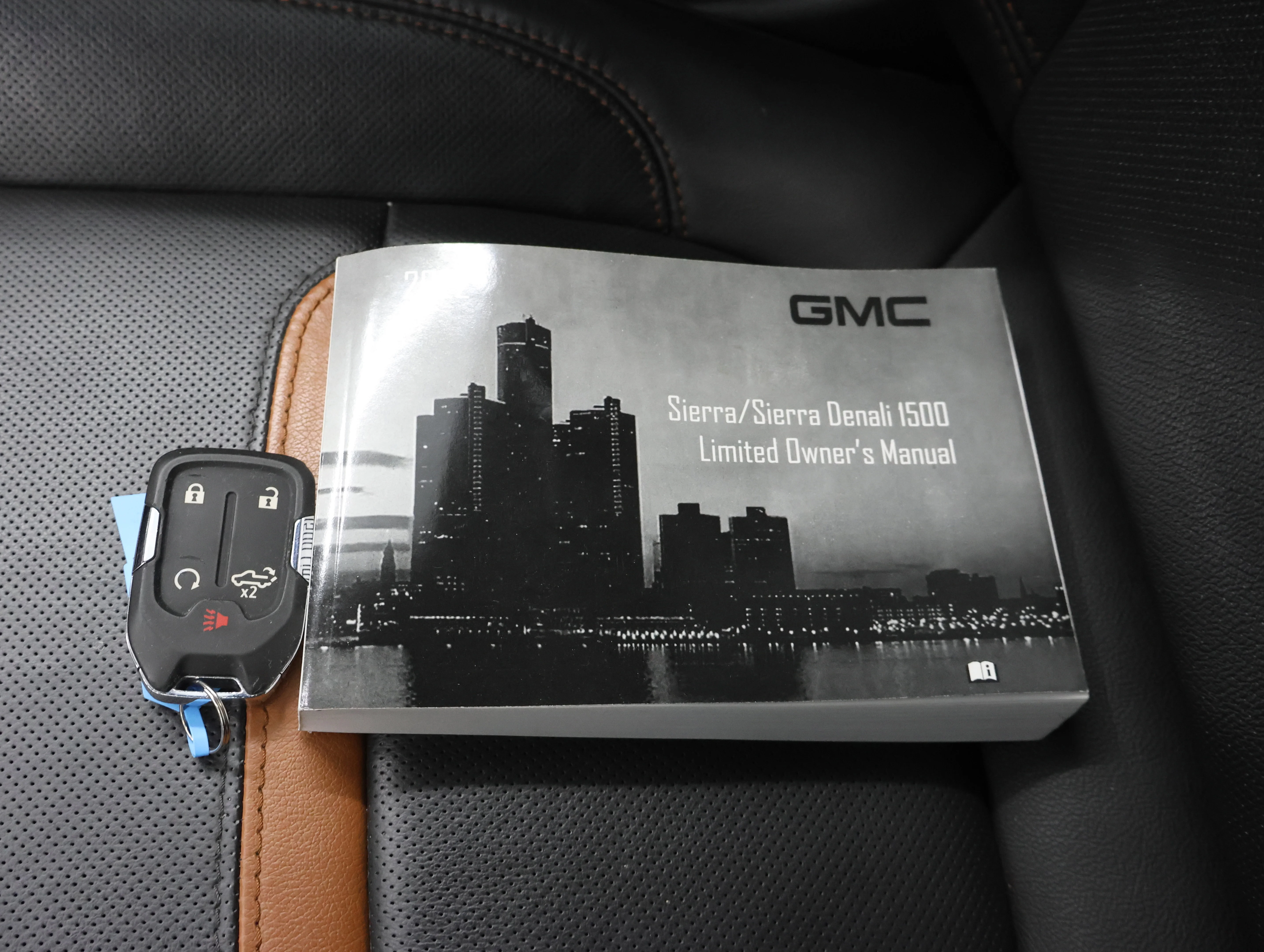 Used 2022 Summit White GMC AT4 image 72