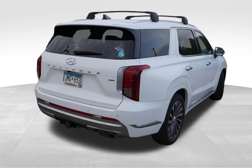 Used 2023 Hyper White Hyundai Calligraphy image 3