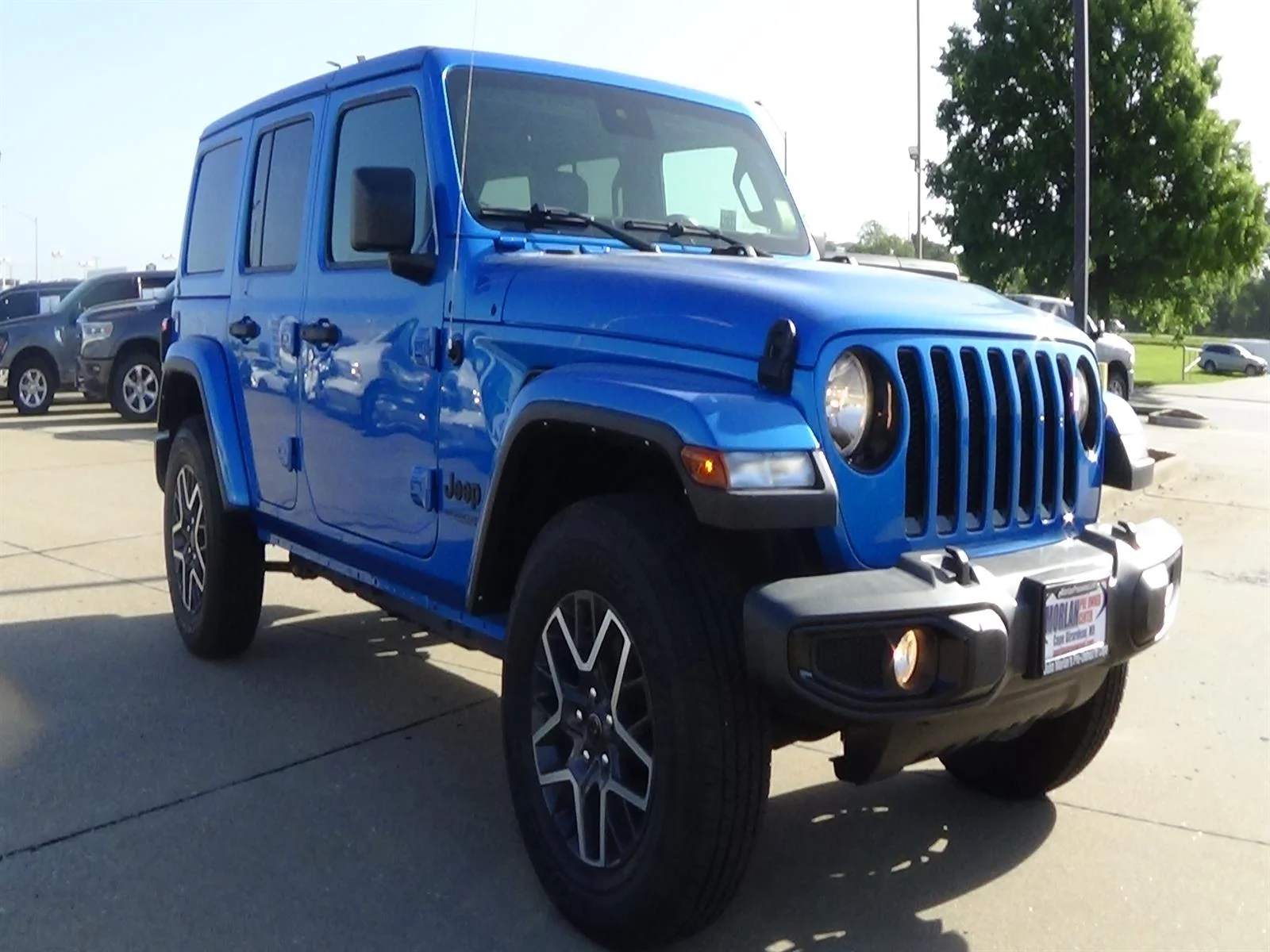 Used 2021 Hydro Blue Pearl Coat (pbj) Jeep Sahara Altitude image 4