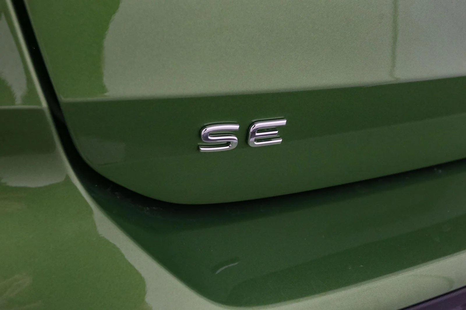 New 2026 Bright Moss Green Metallic Volkswagen SE image 10