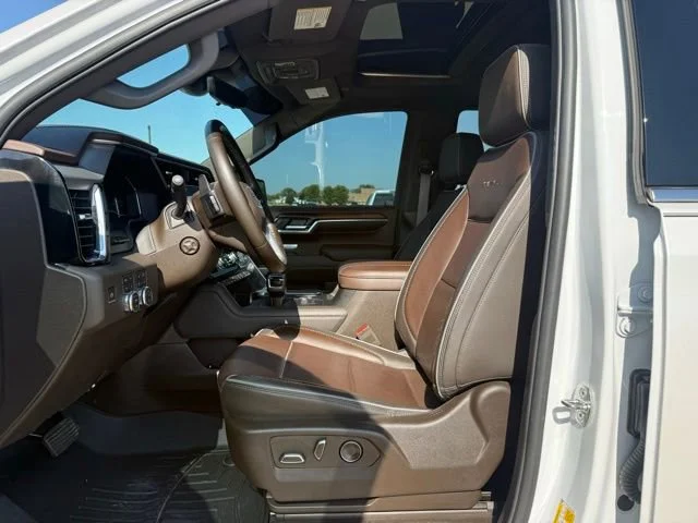 Used 2024 White Frost Tricoat GMC Denali image 16