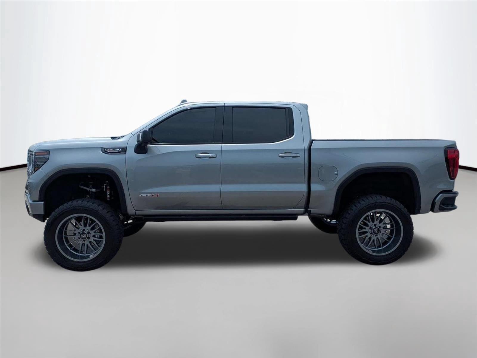 Used 2024 Sterling Metallic GMC AT4 image 8