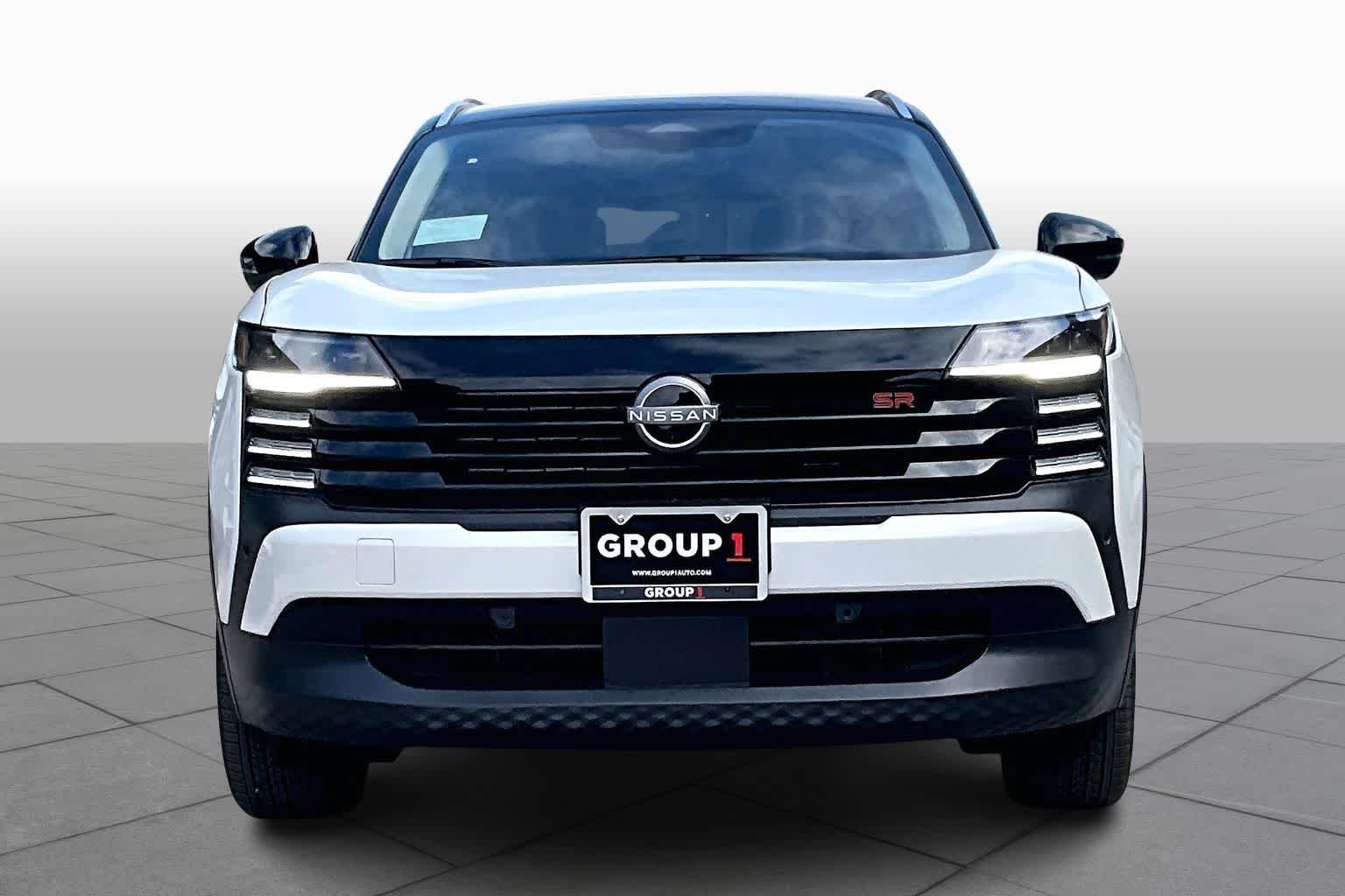 New 2026 Aspen White TriCoat / Super Black Two-tone Nissan SR image 3