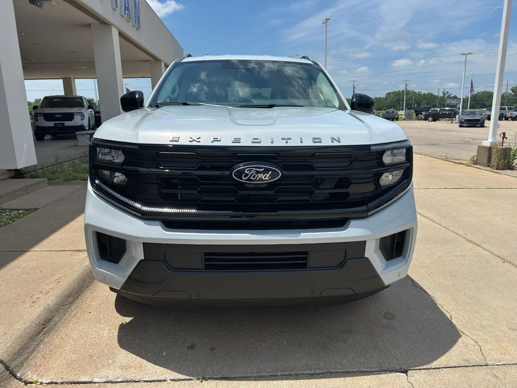 New 2025 Space Silver Metallic Ford Active image 8