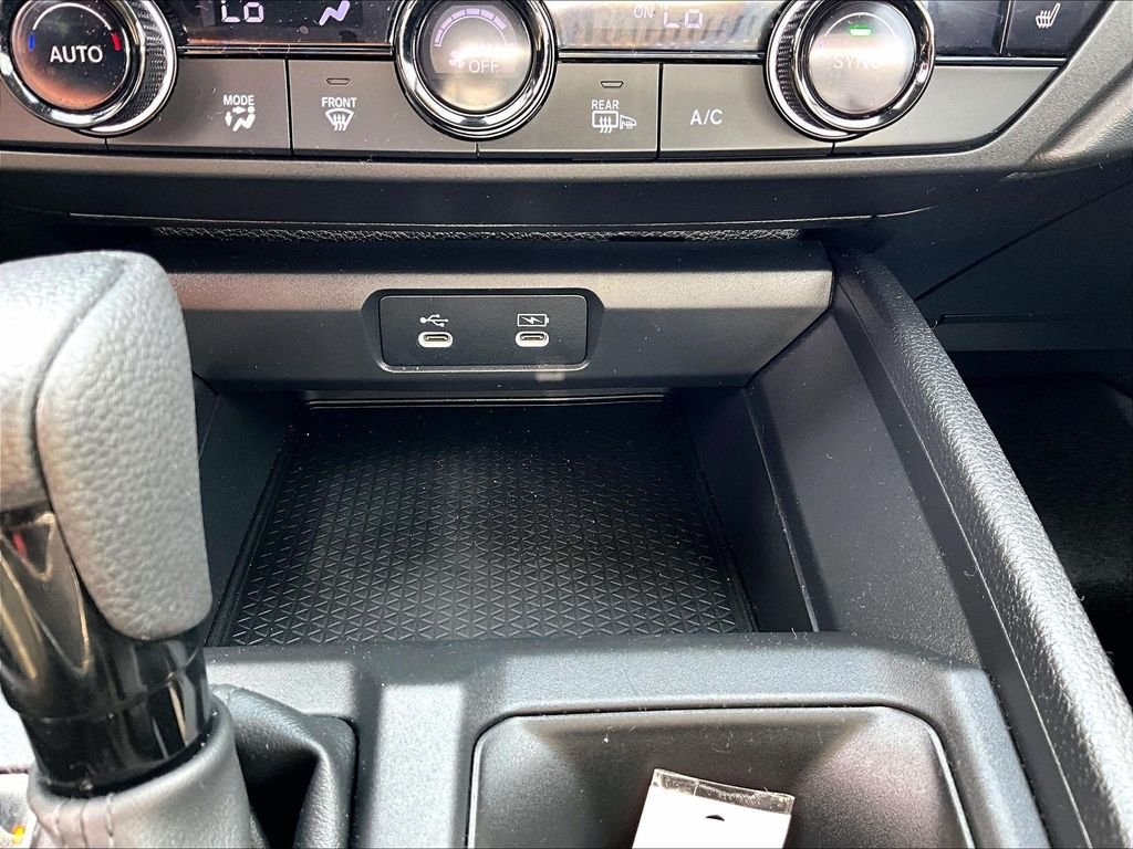 Used 2025 Blue Honda SE image 27