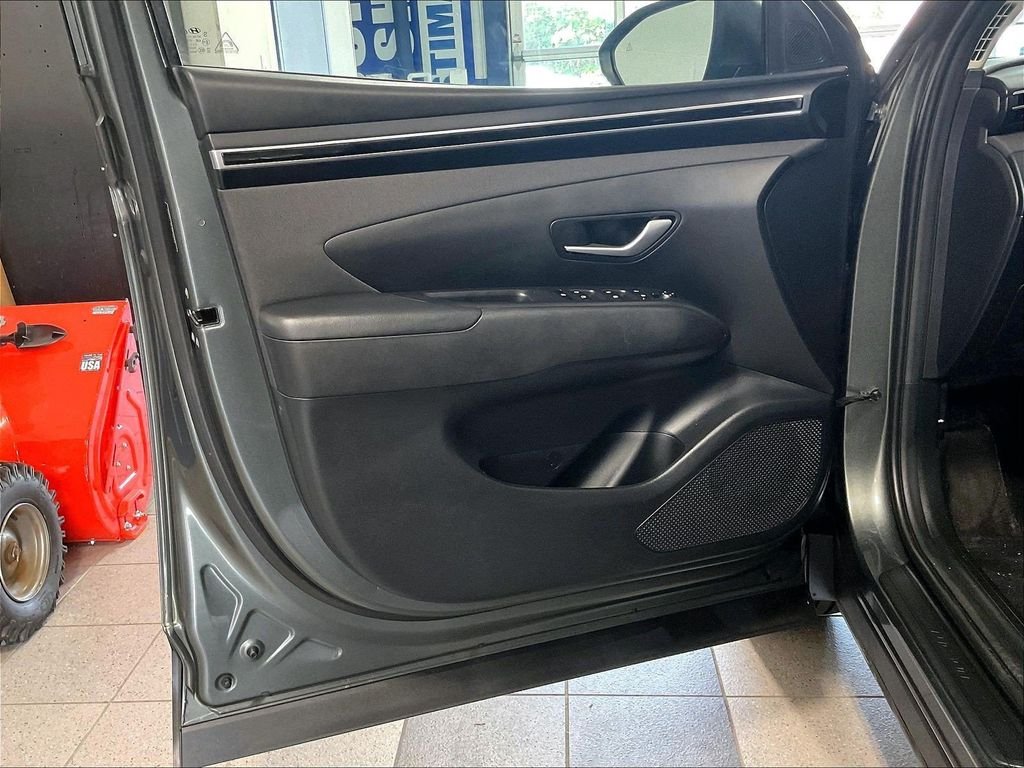 Used 2023 Gray Hyundai SEL image 9