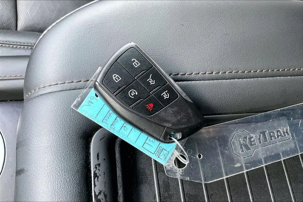 Used 2023 Green Chevrolet High Country image 36