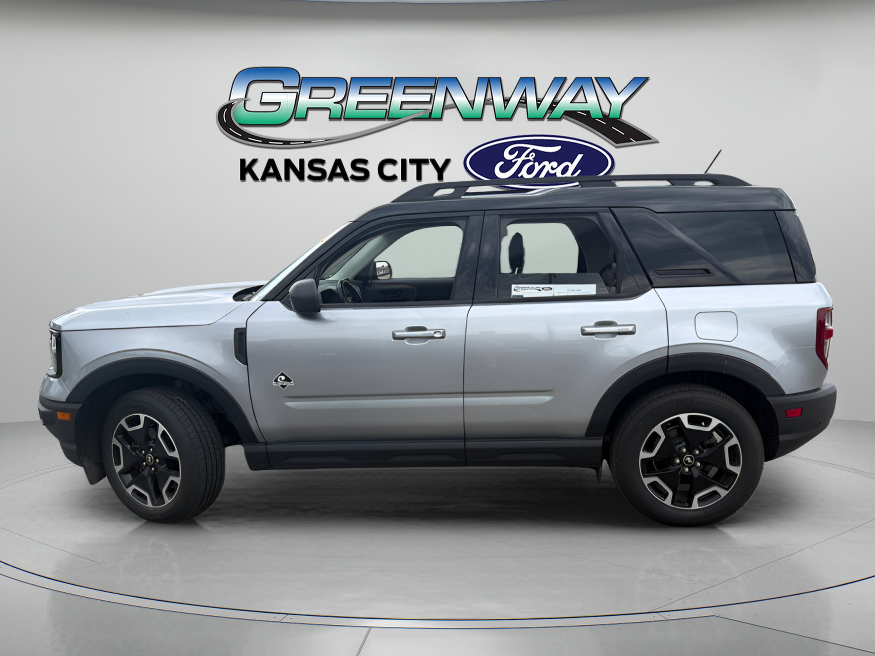 Used 2023 Silver Metallic Ford Outer Banks image 4