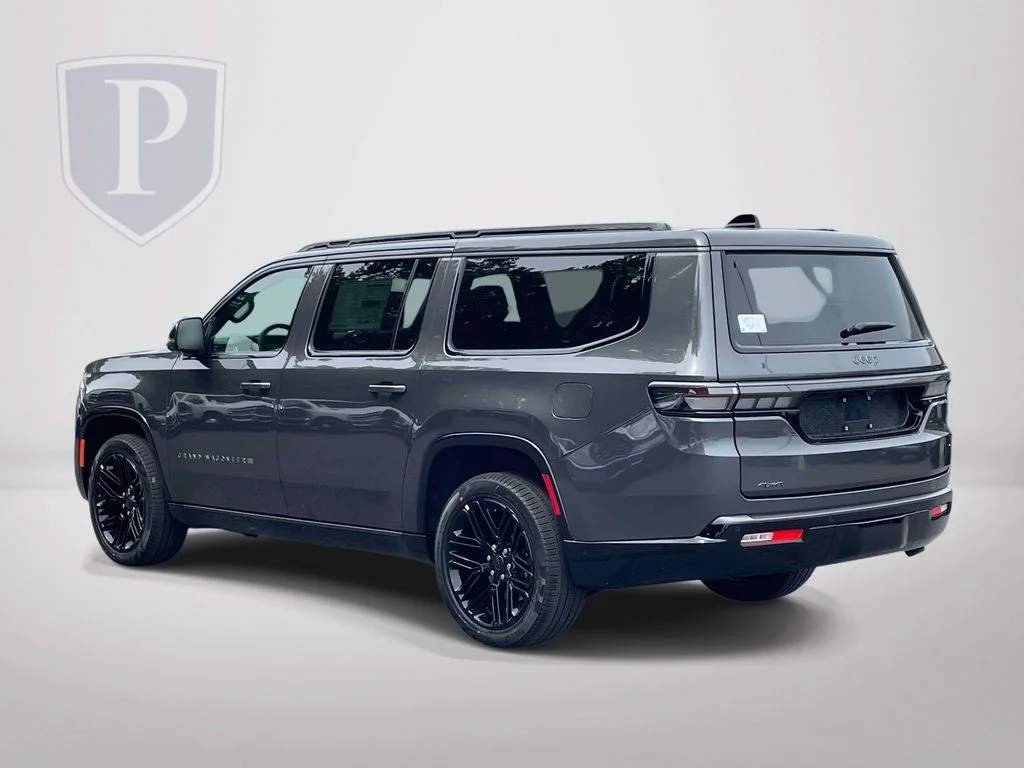 New 2026 Baltic-Gray Metallic Clear-Coat Exterior Paint Jeep Limited Reserve image 6