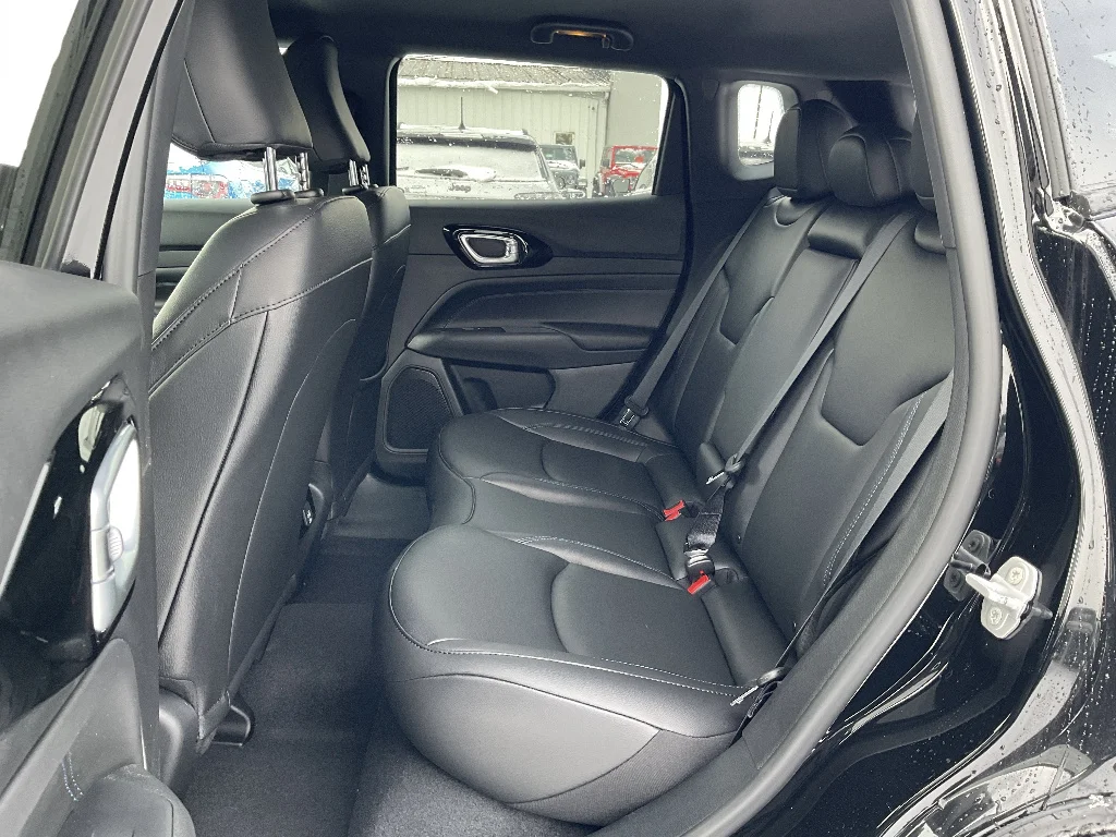 New 2026 Diamond Black Crystal Pearlcoat Jeep Limited Altitude image 9