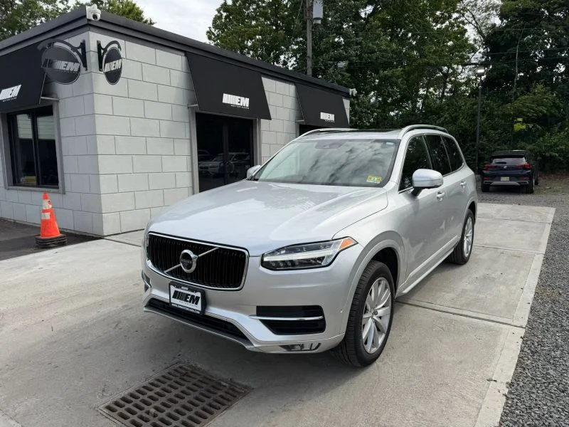 2018 Volvo XC90 T5 AWD Momentum's photo