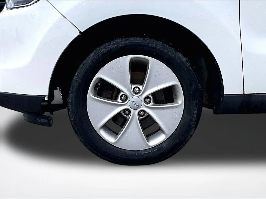 Used 2016 White Kia Base image 10