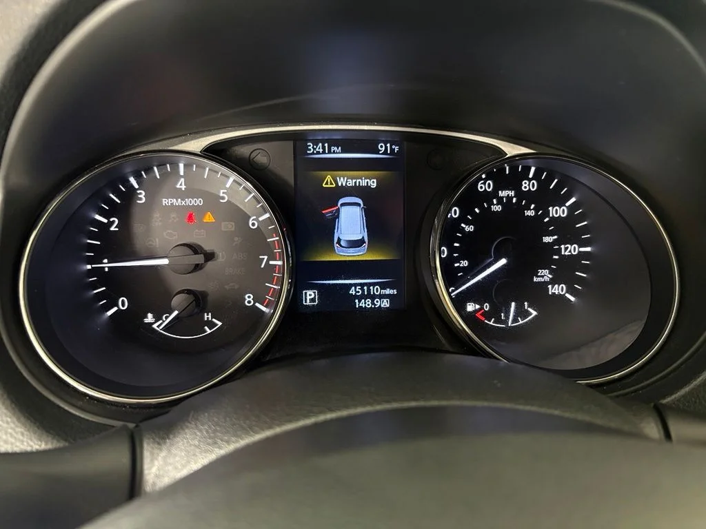 Used 2016 Red Nissan S image 21