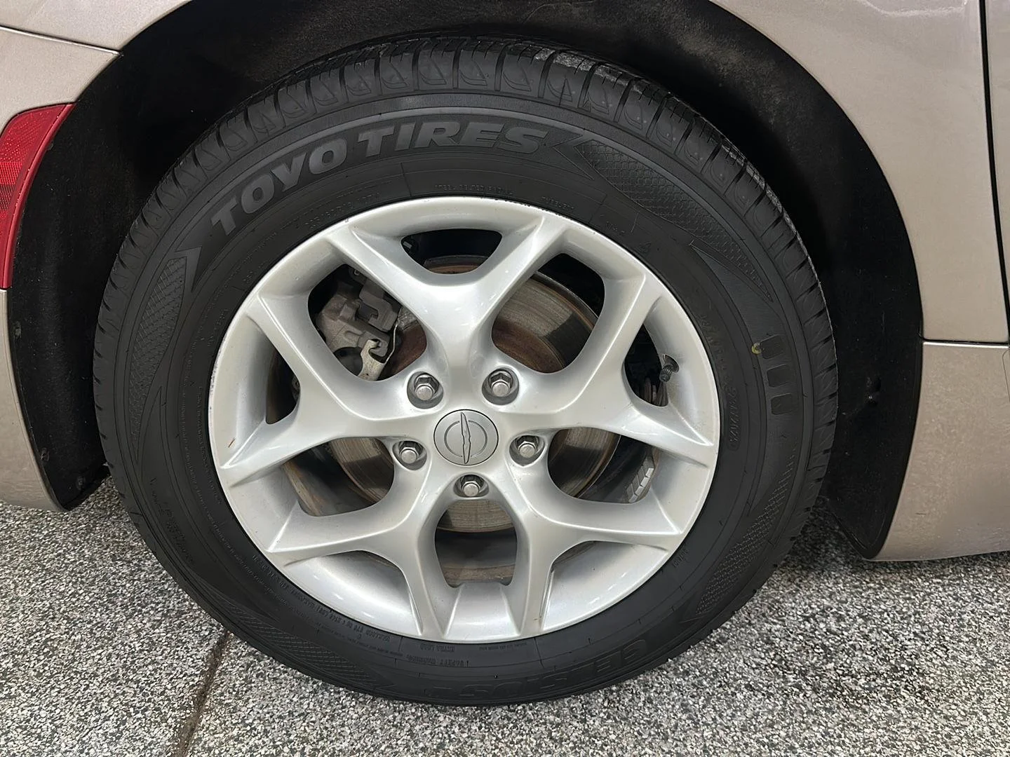 Used 2018 Molten Silver Chrysler Touring L Plus image 10