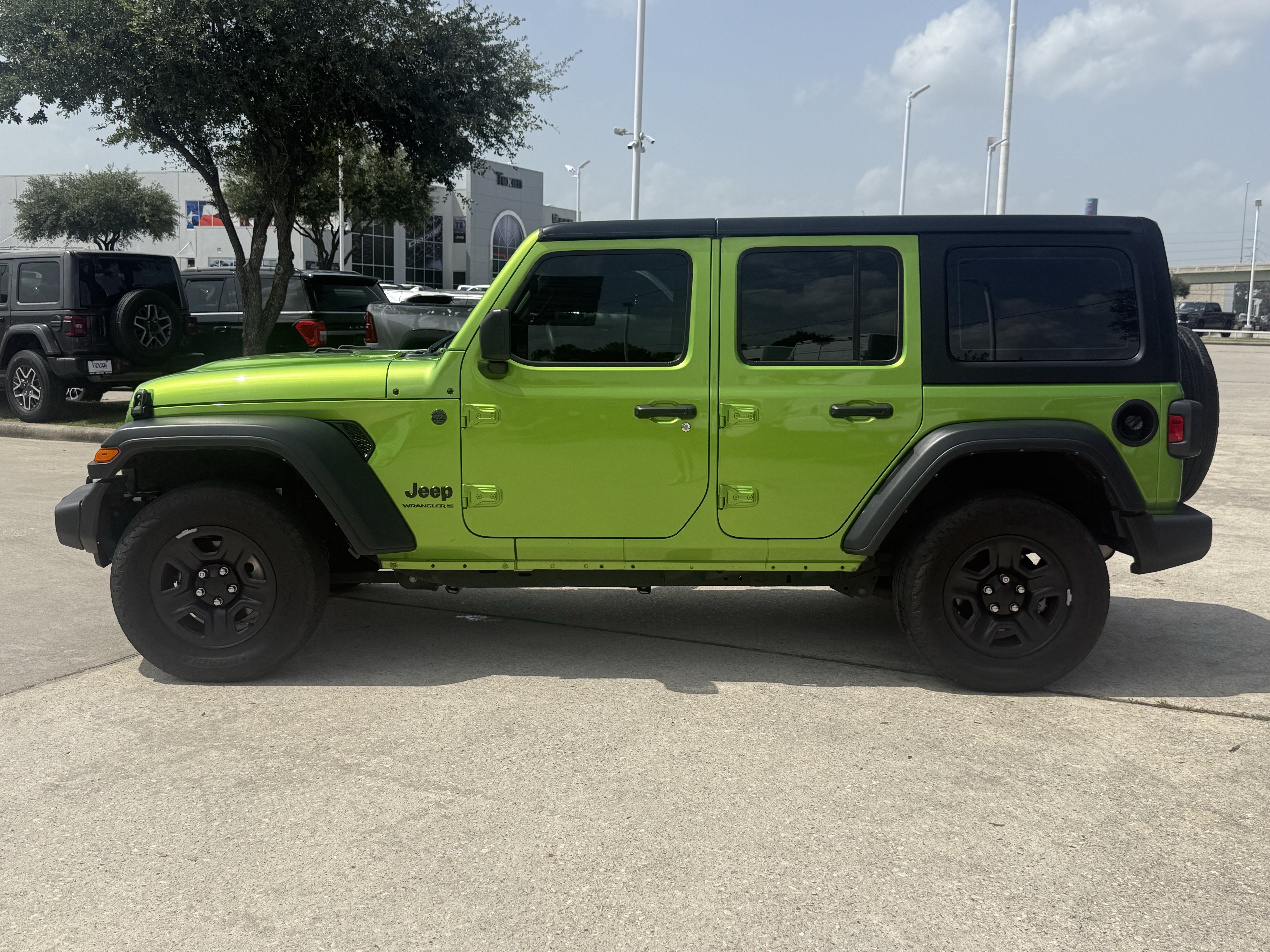 Used 2025 Mojito Clearcoat Jeep Sport image 7