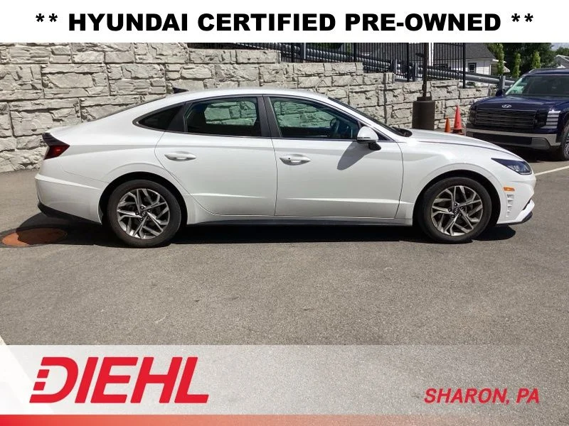 Used 2023 White Hyundai SEL image 8