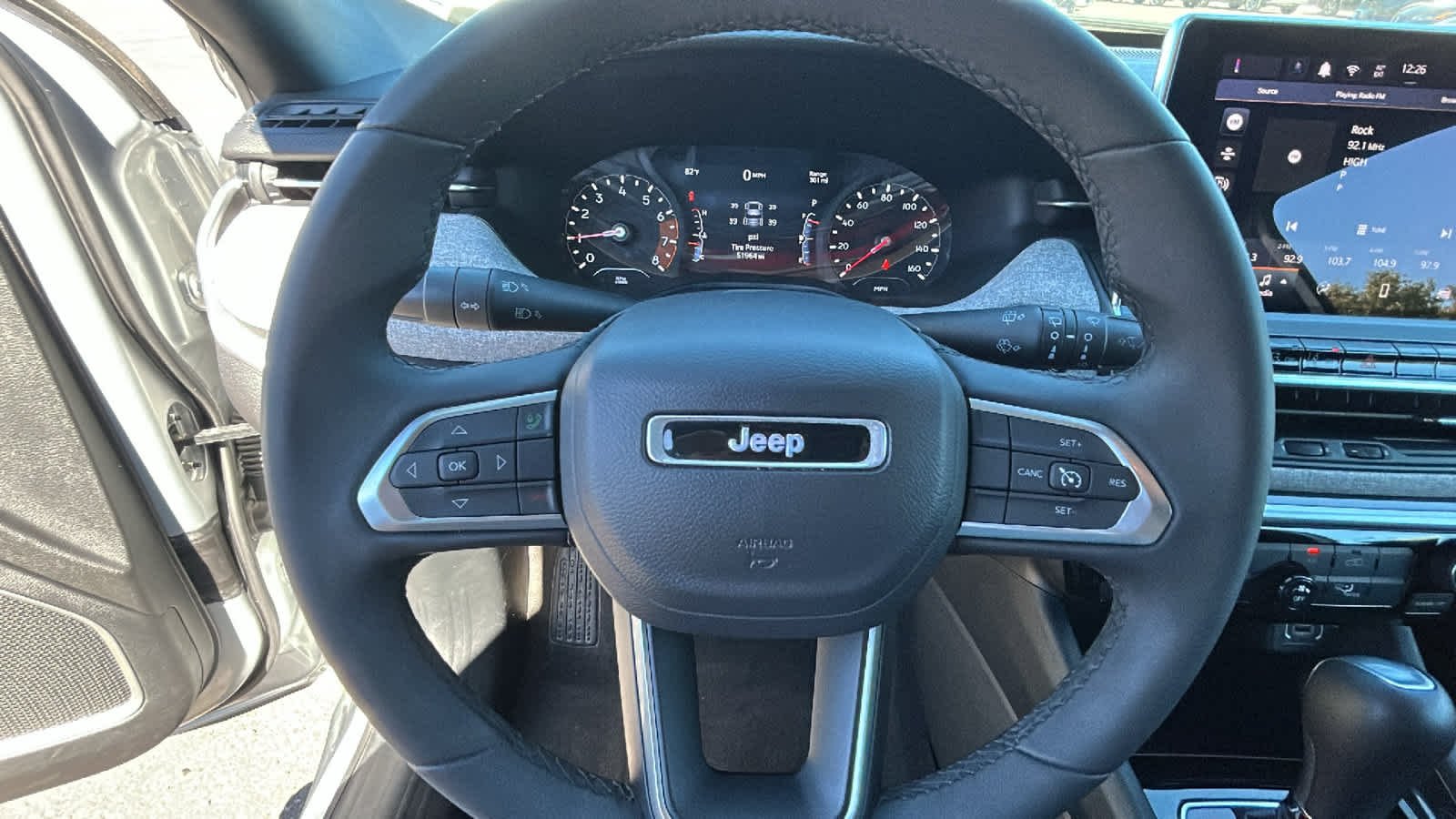 Used 2024 Silver Zynith Metallic Clearcoat Jeep Latitude image 18
