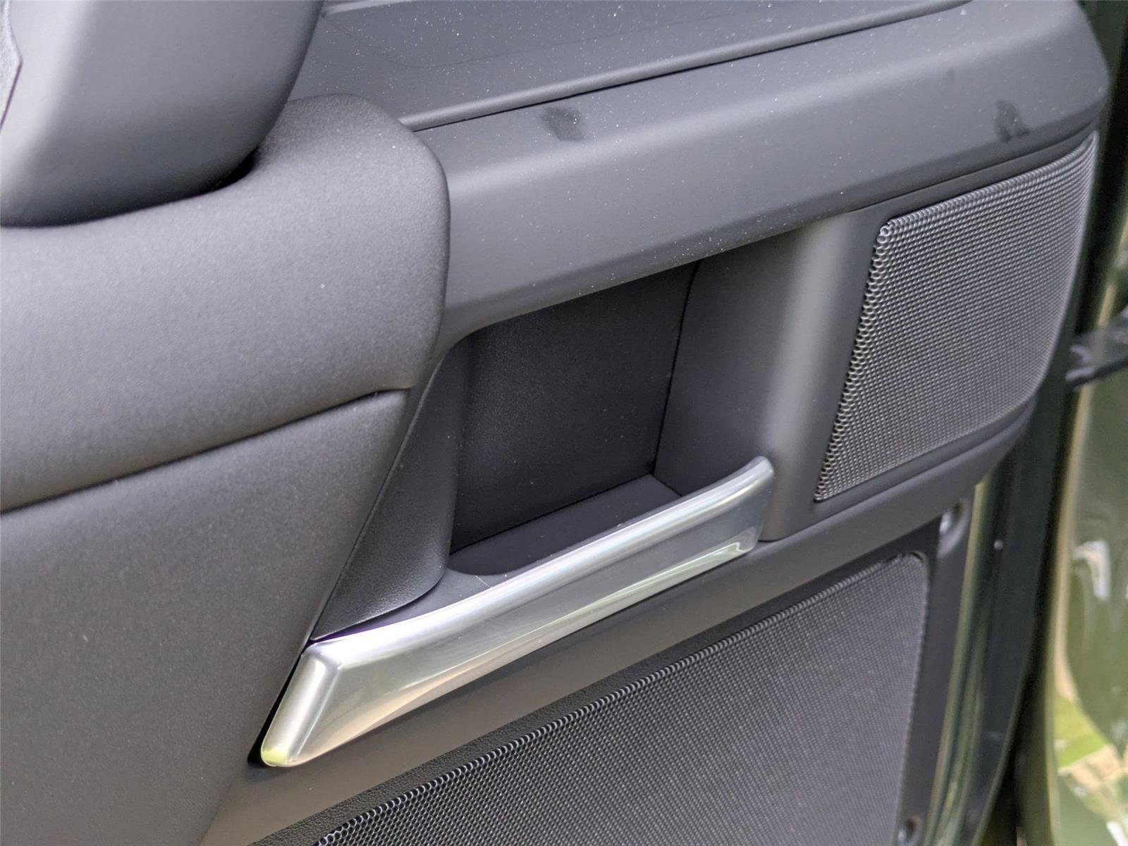 Used 2026 Woolstone Green Metallic Land Rover X-Dynamic SE image 28