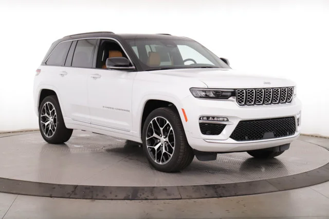 Used 2025 White/off-white Jeep Summit Reserve image 2
