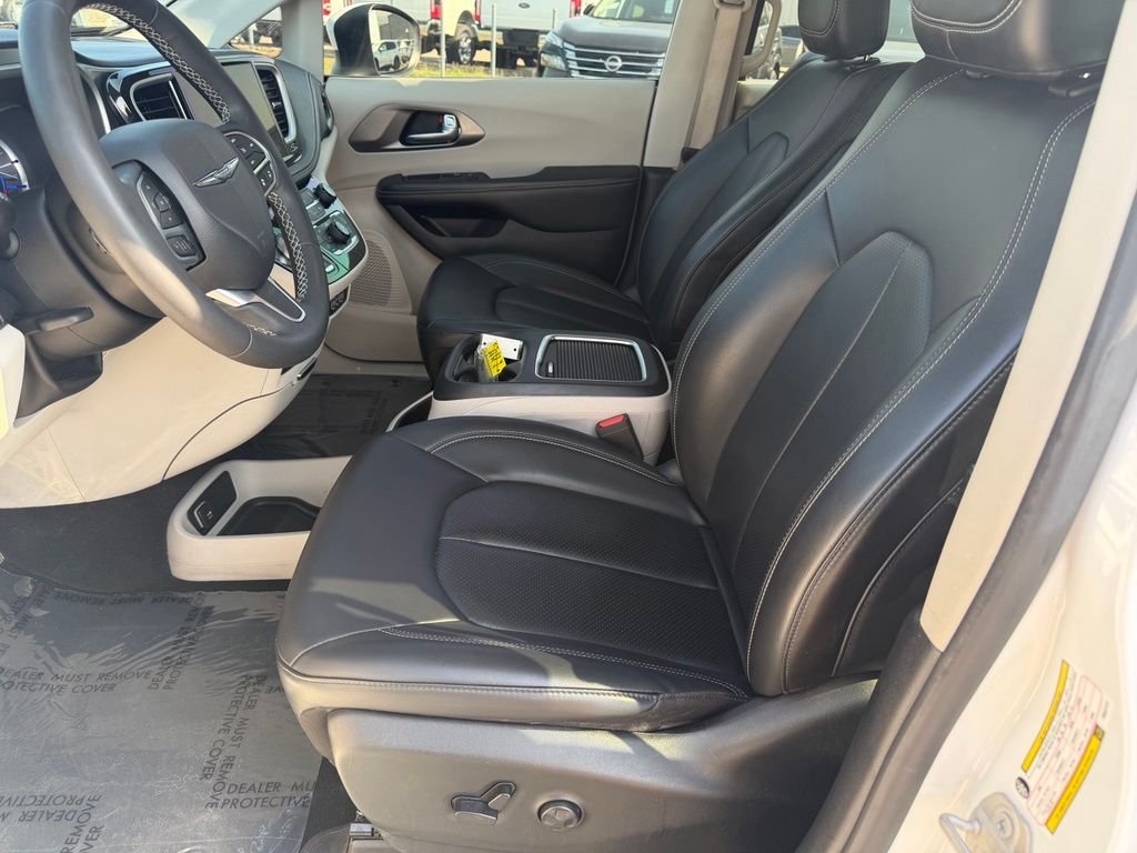 Used 2023 White Chrysler Touring L image 31