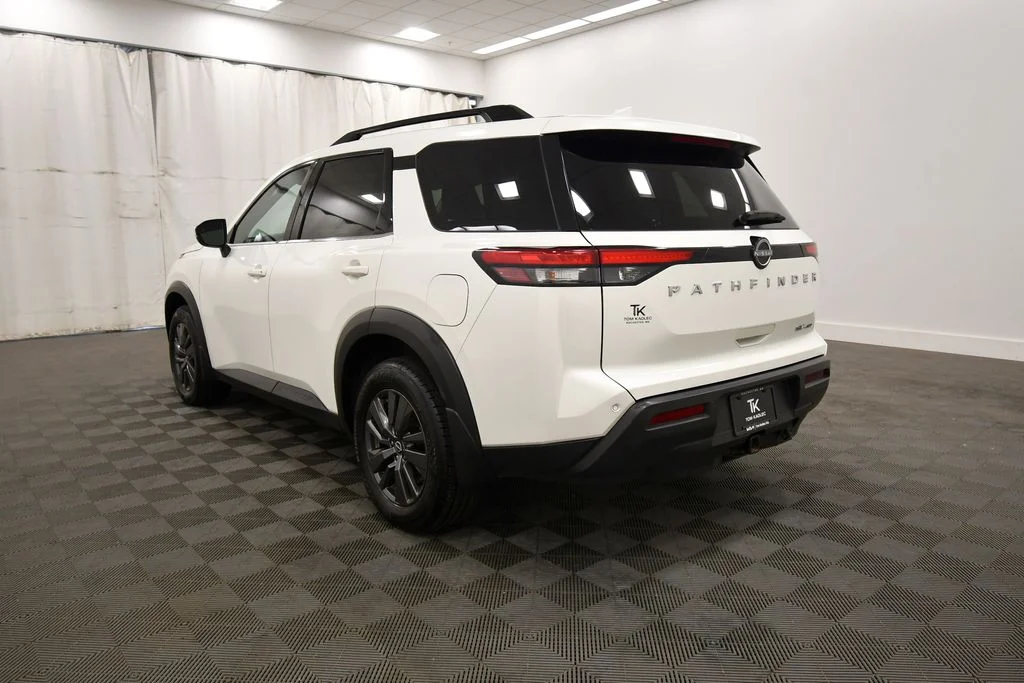 Used 2022 White Nissan SV image 5