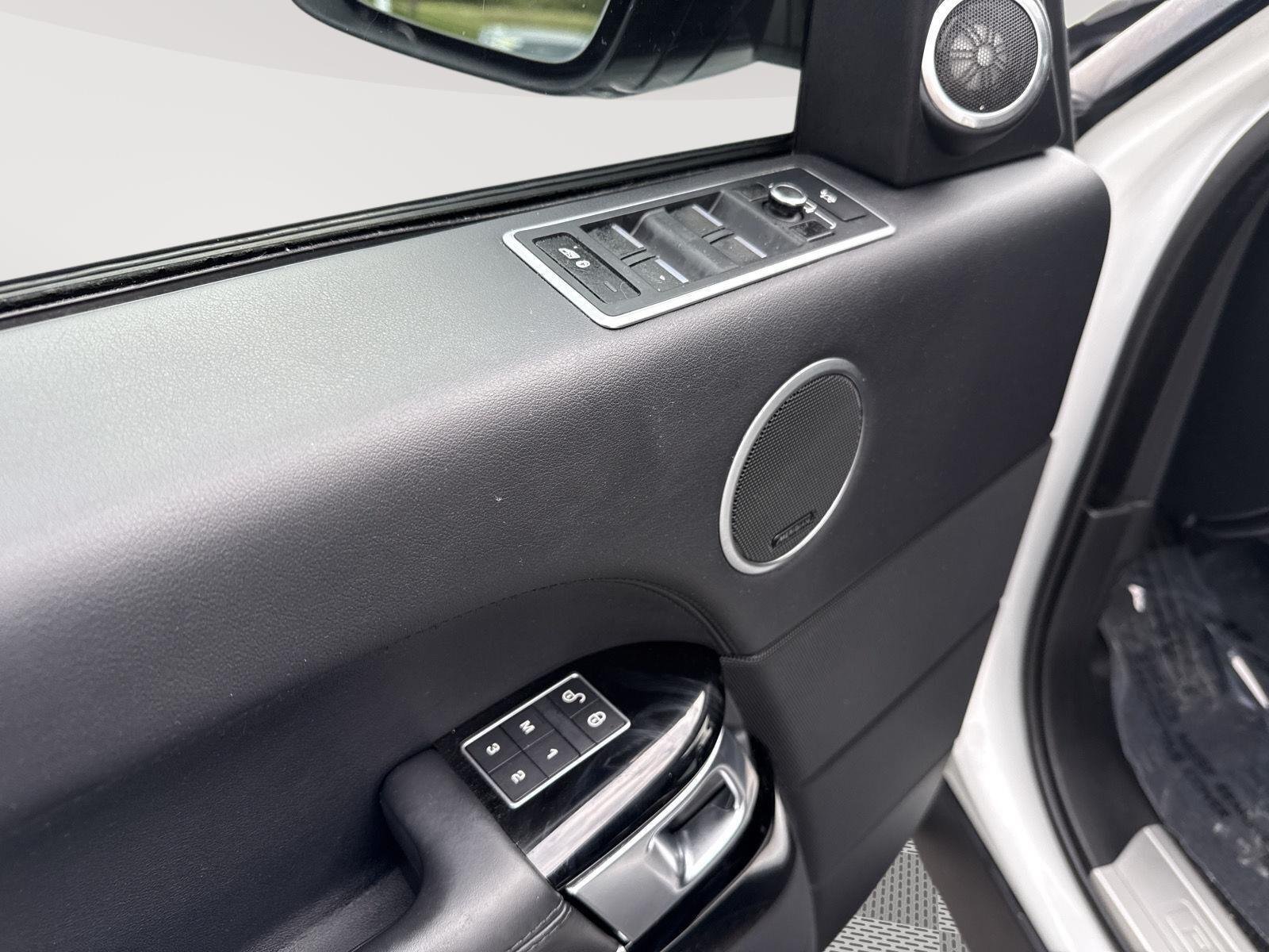 Used 2016 Fuji White Land Rover Supercharged image 17