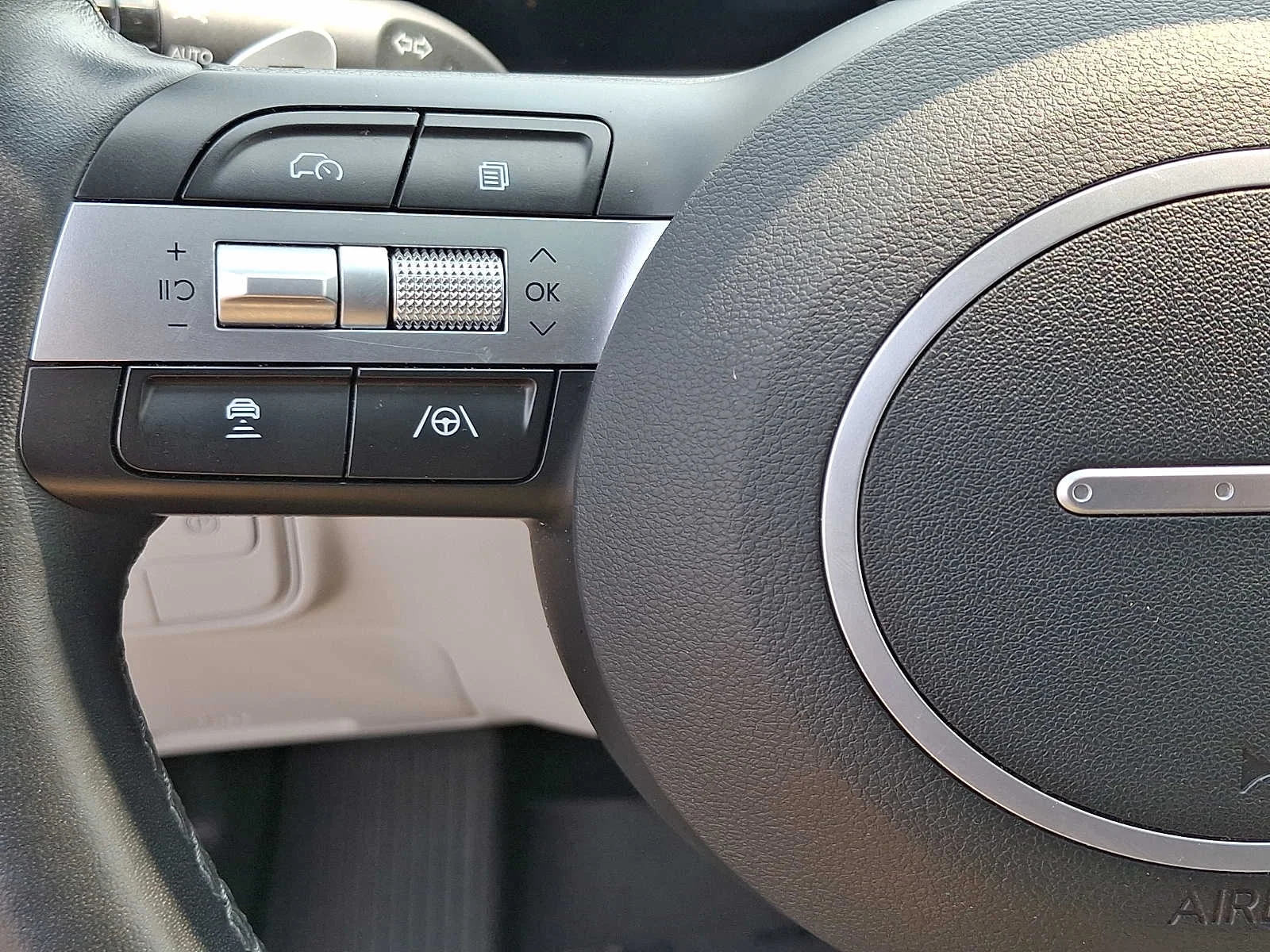 Used 2025 Rockwood Green Hyundai Limited image 21