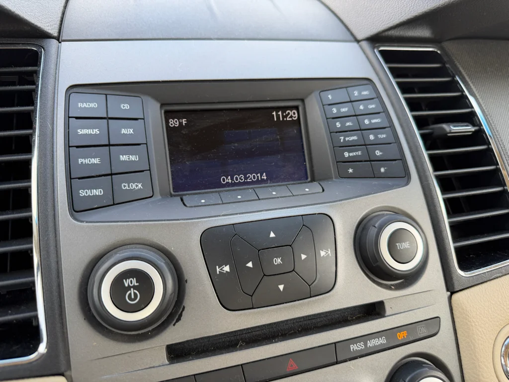 Used 2016 Oxford White Ford SE image 20