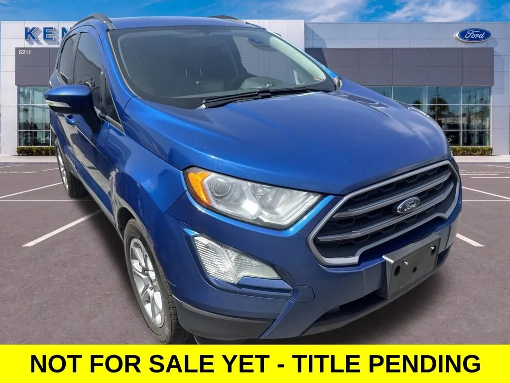 Used 2020 Blue Ford SE image 1