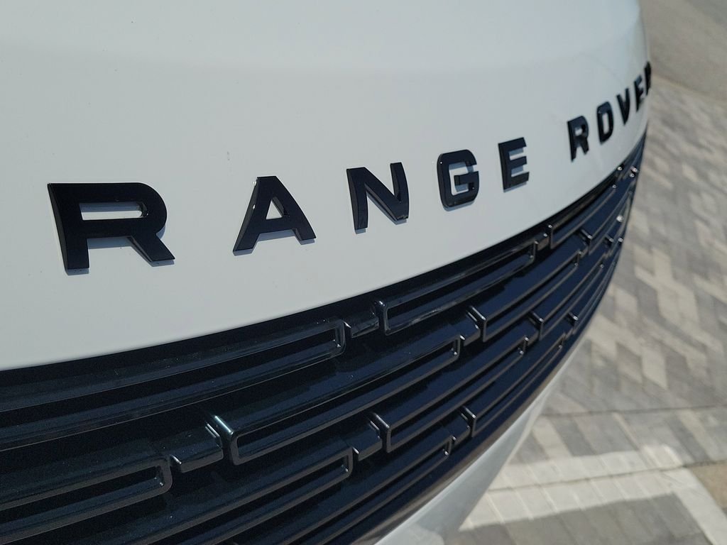 New 2026 Fuji White Land Rover Dynamic SE image 9