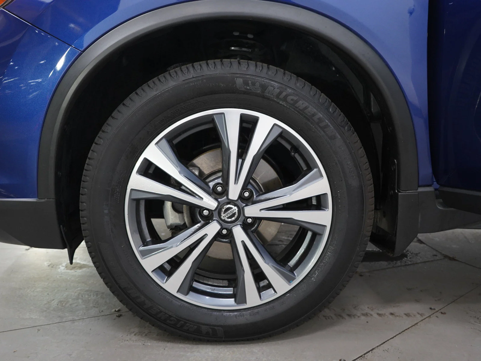 Used 2019 Caspian Blue Metallic Nissan SV image 31