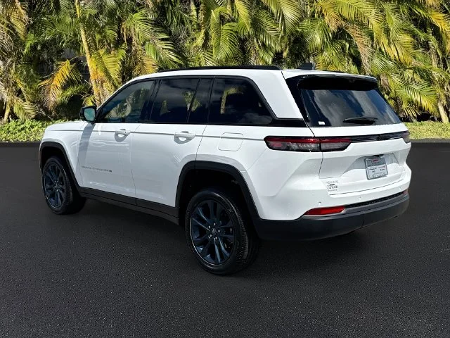 New 2026 Bright White Clear-Coat Exterior Paint Jeep  image 3