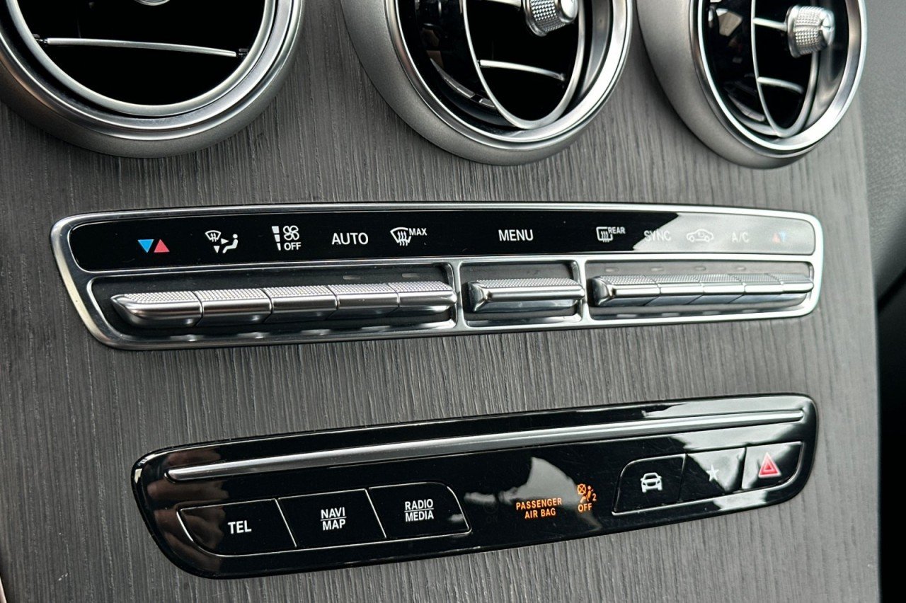 Used 2022 Mojave Silver Metallic Mercedes-Benz GLC 300 image 19
