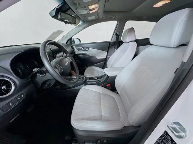 Used 2023 White Hyundai SEL image 10