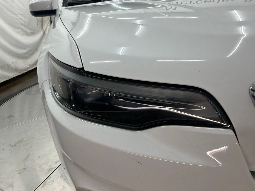 Used 2020 White Jeep Latitude image 10
