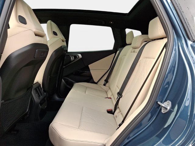 New 2026 Arctic Race Blue metallic BMW 30 xDrive image 9