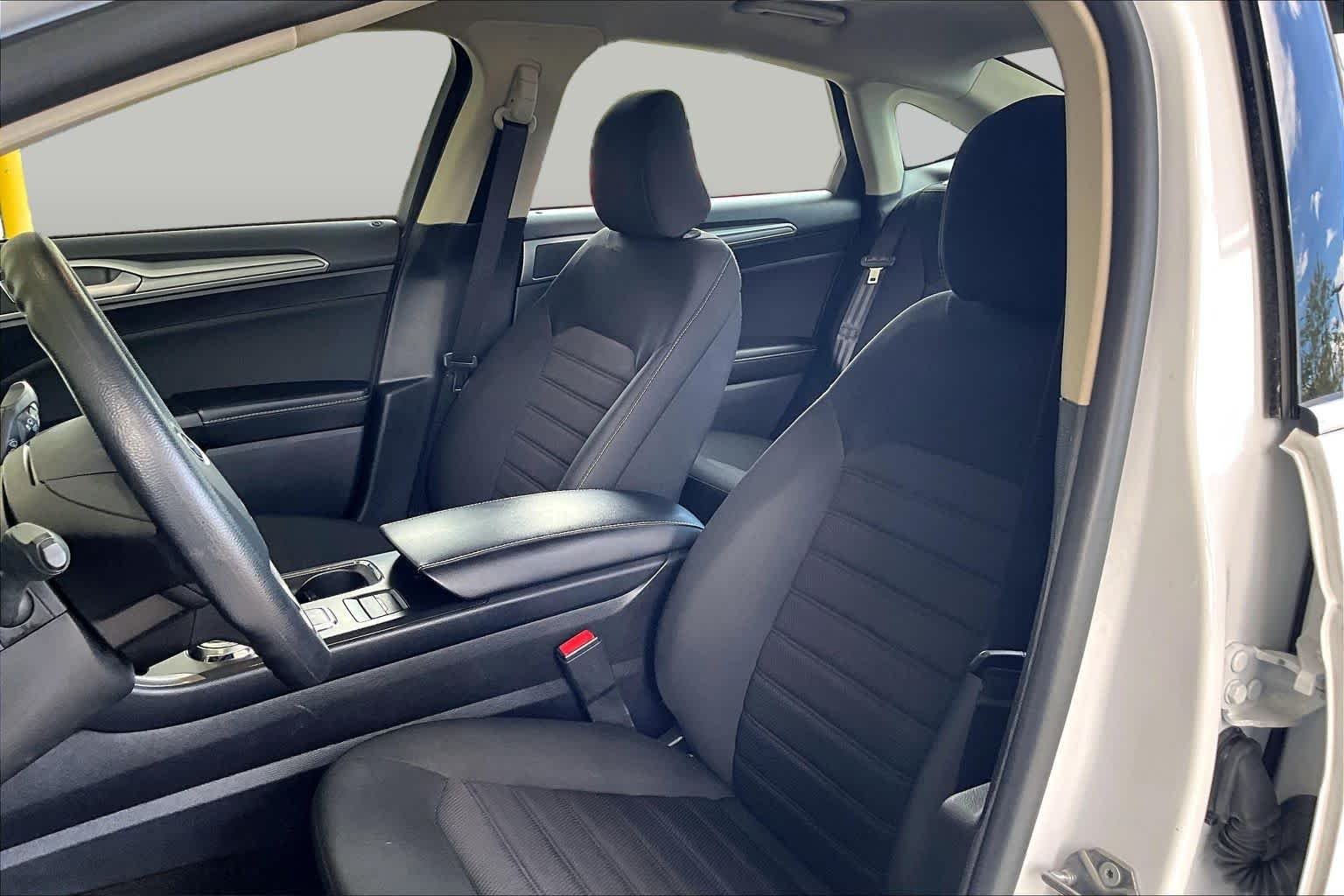 Used 2020 Oxford White Ford SE image 8