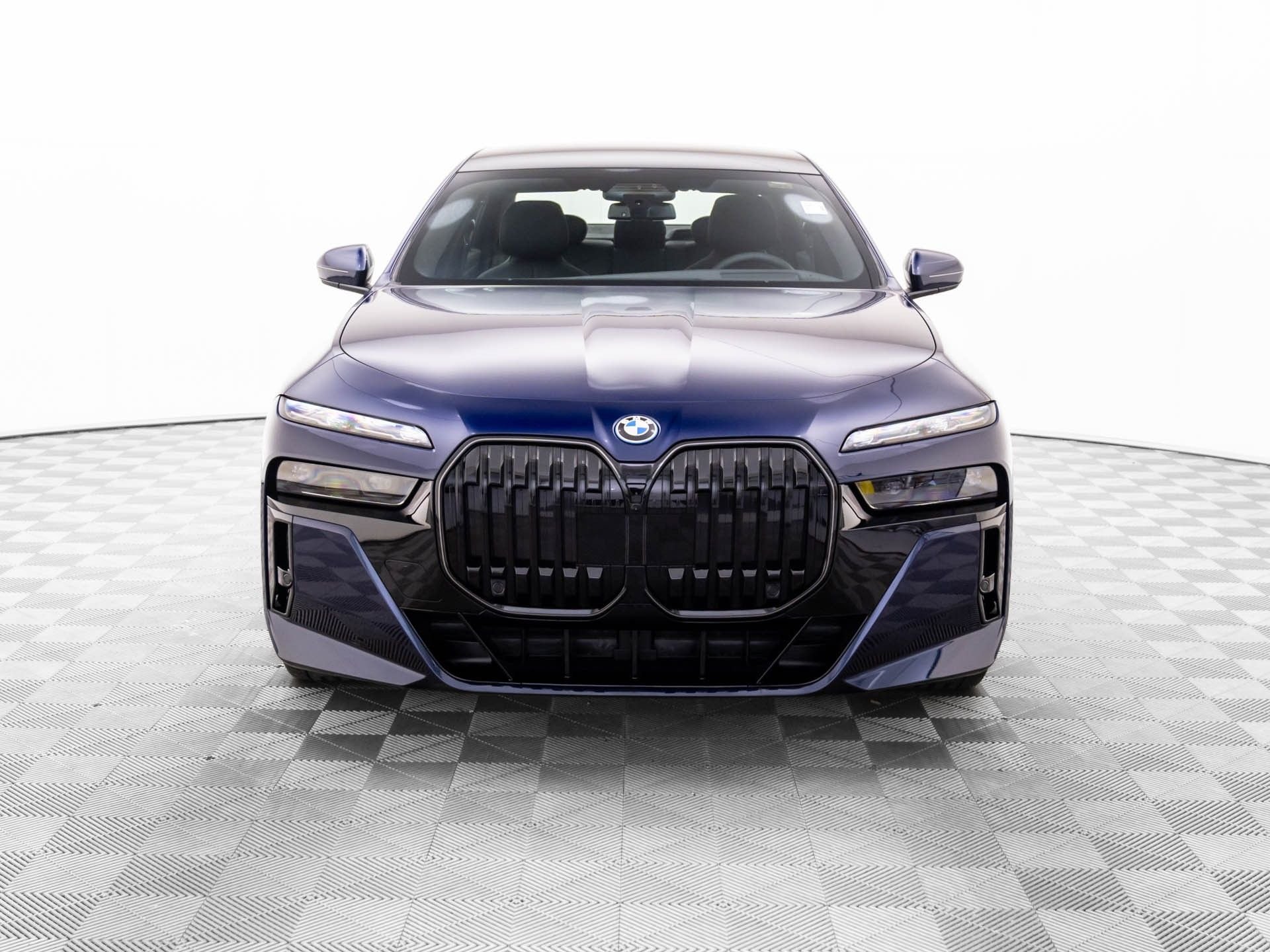 New 2026 Tanzanite Blue II Metallic BMW 750e xDrive image 9