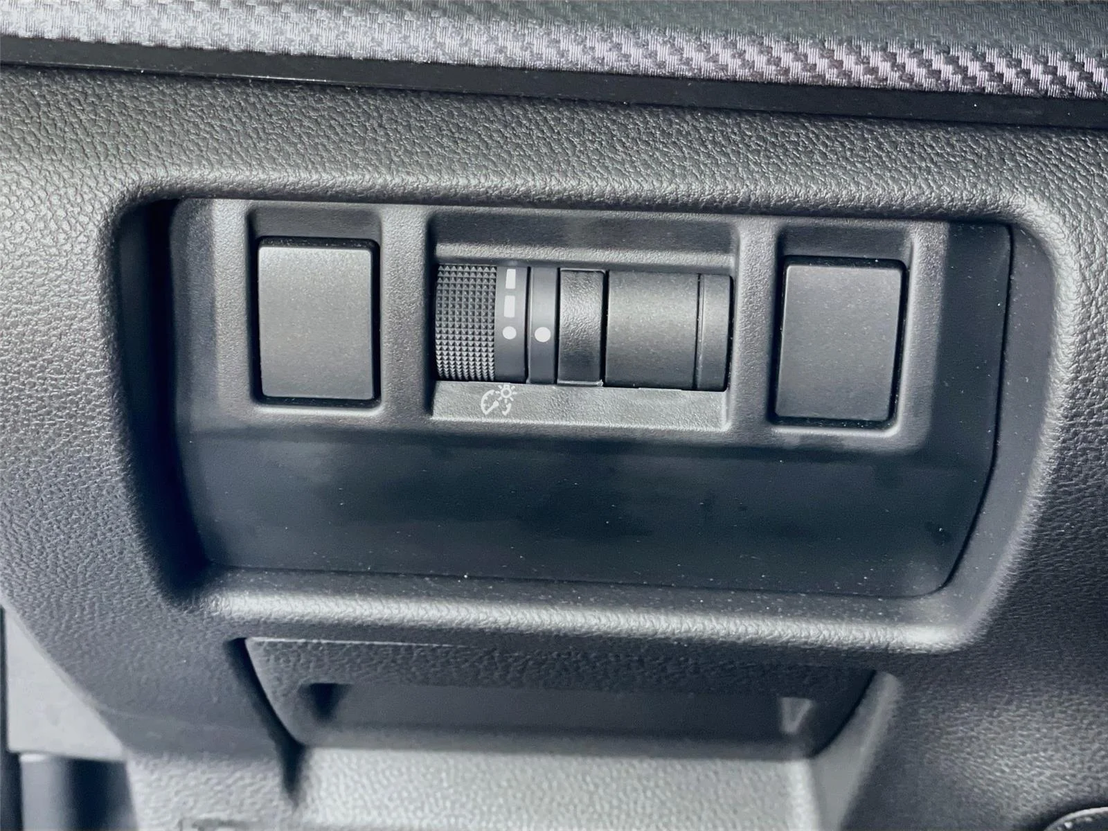 Used 2025 Ice Silver Metallic Subaru Limited image 13